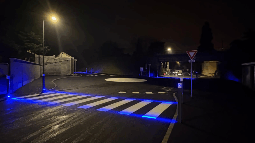 Le rond-point de Vals-Près-le Puy de nuit